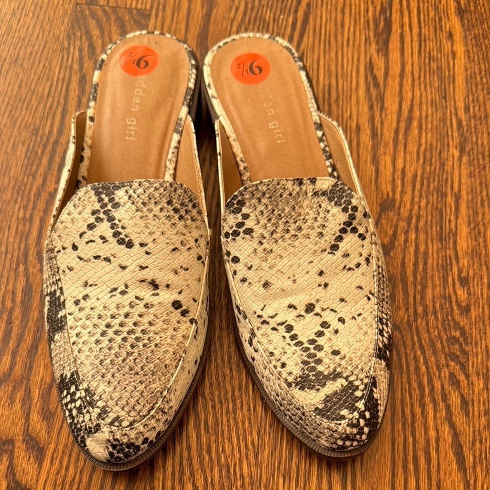 madden girl faux leather Mattie snakeskin print slip on mules. New, size 9.5.